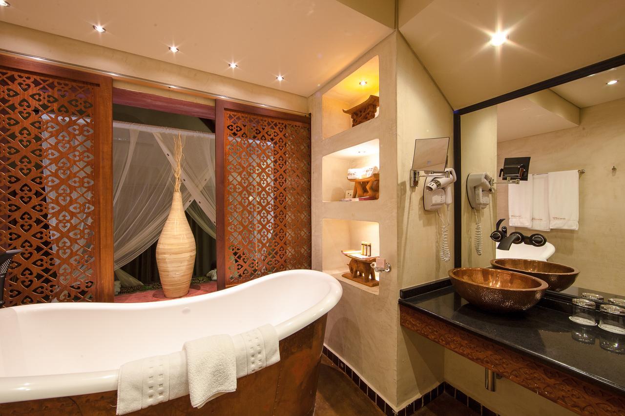 Akosombo The Royal Senchi Hotel And Resort מראה חיצוני תמונה