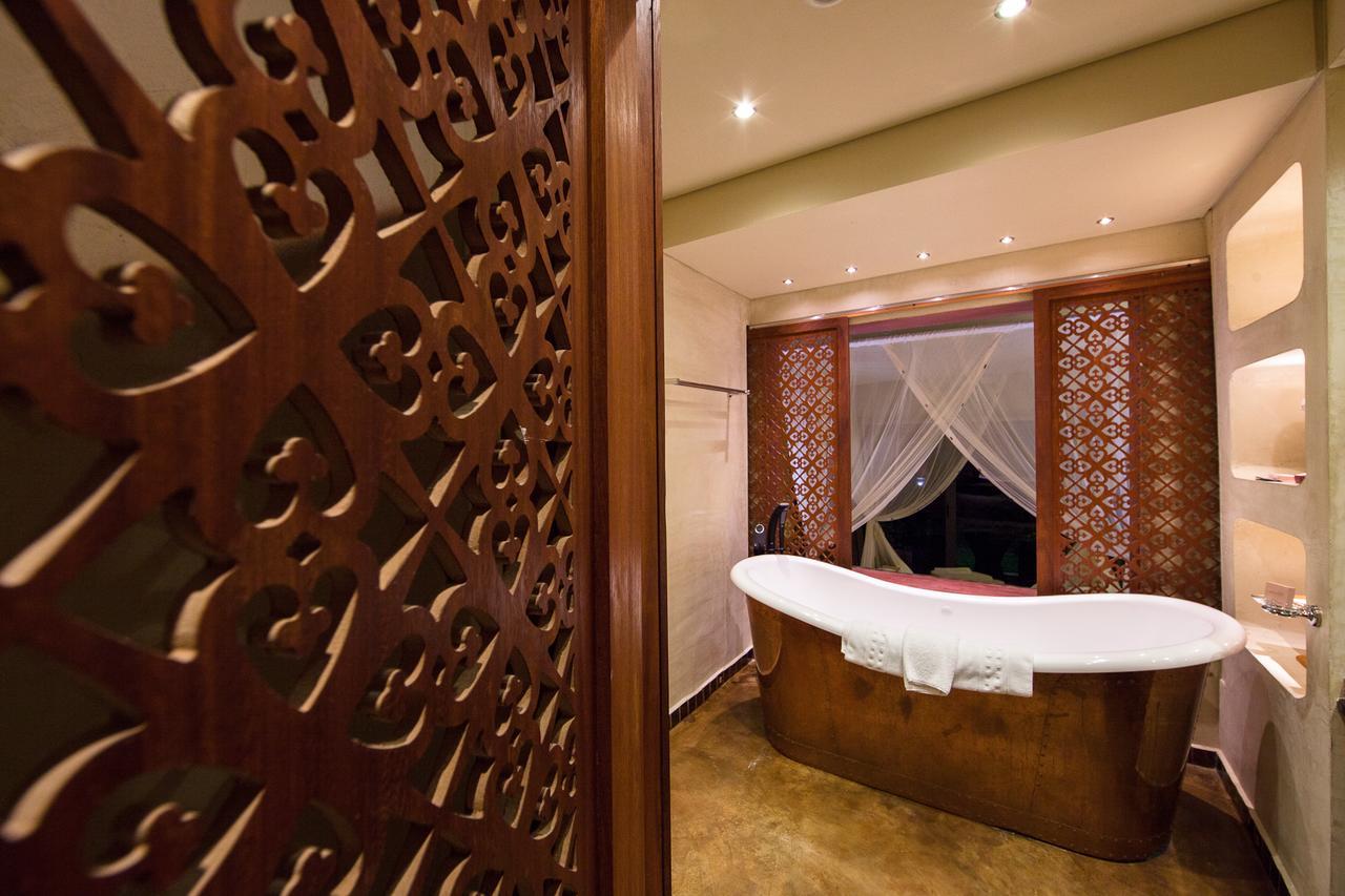 Akosombo The Royal Senchi Hotel And Resort מראה חיצוני תמונה
