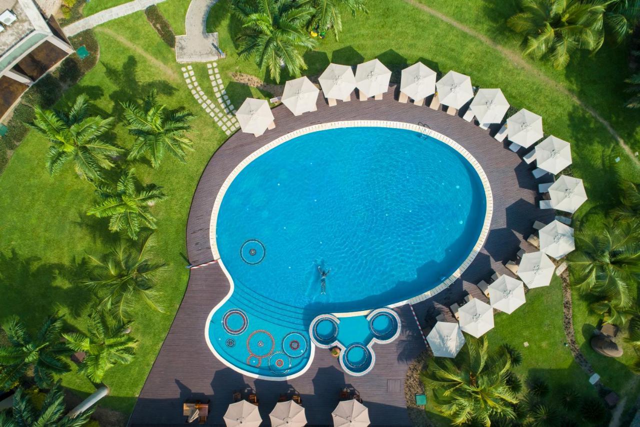 Akosombo The Royal Senchi Hotel And Resort מראה חיצוני תמונה